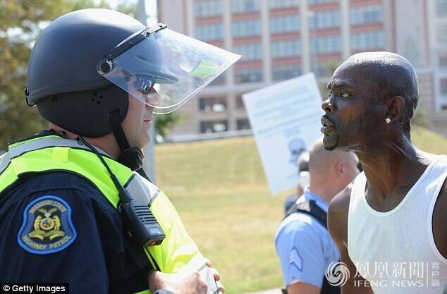 苹果有个游戏有白人和小黑人_有黑人的游戏_苹果一个小黑人的游戏