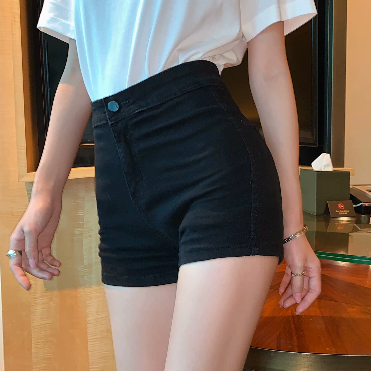 清纯热裤美女图片_休闲热裤_热裤清纯