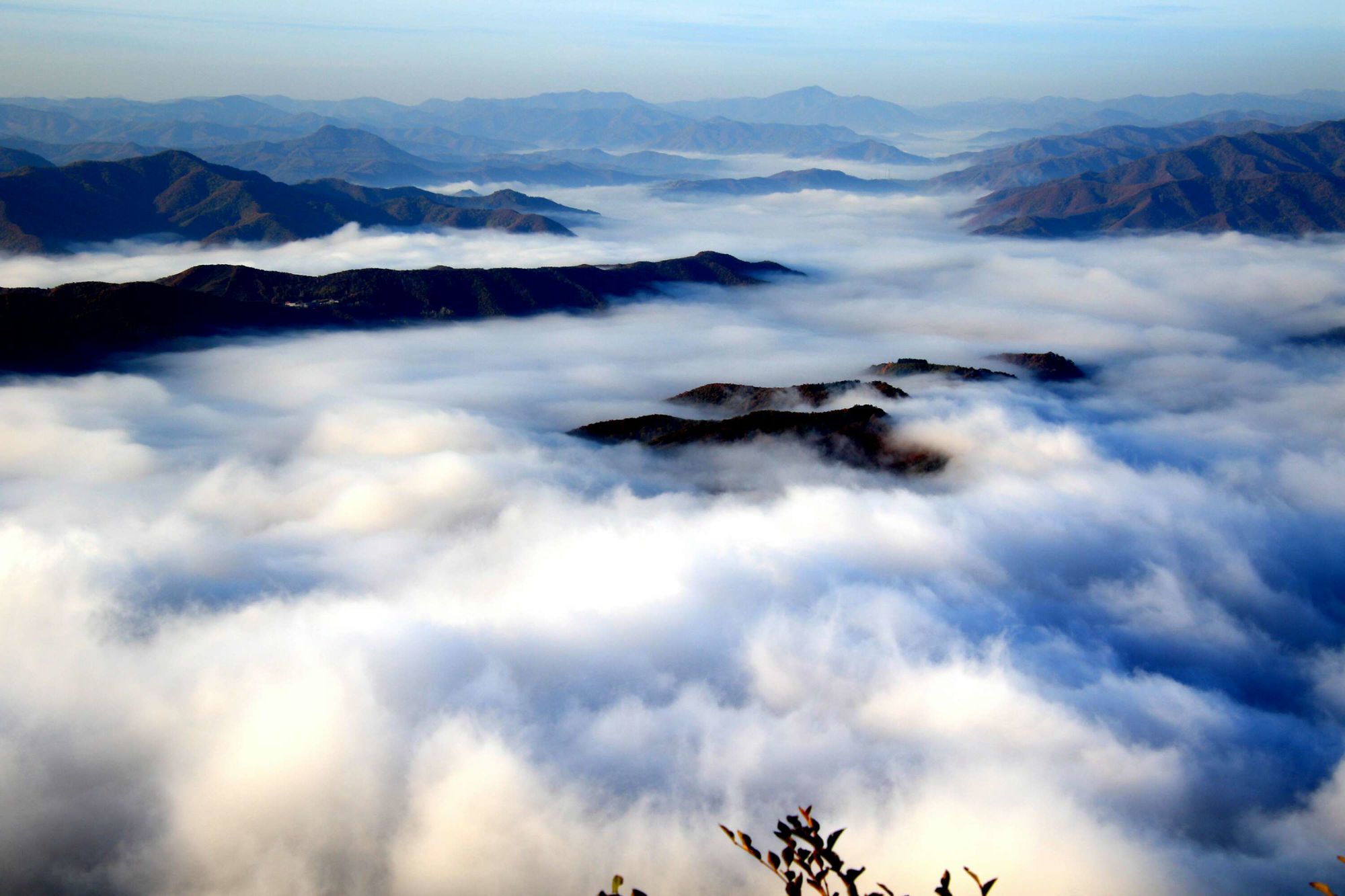 轩辕剑山和云的彼端_轩辕云和剑山彼端哪个好玩_轩辕剑3云和山的彼端