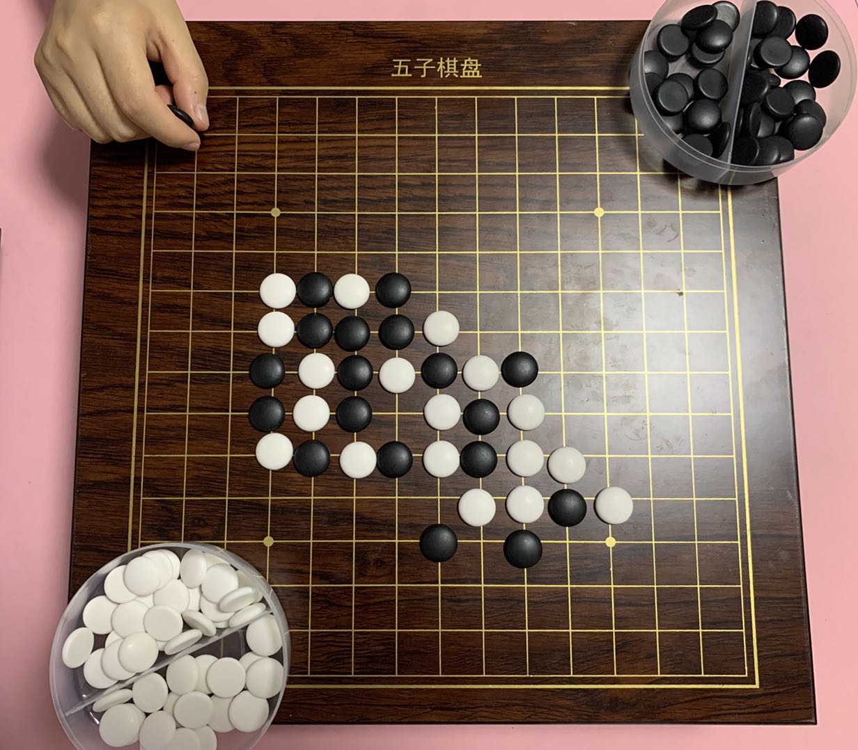 五子棋子视频_五子棋棋入门教程_五子棋教学游戏下载手机版