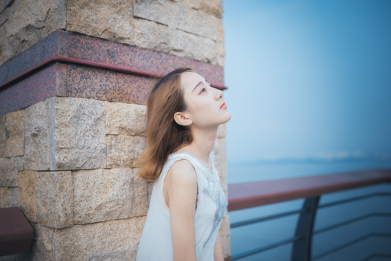 手机壁纸游戏美女_玩游戏的女生手机壁纸高清_女生打游戏壁纸