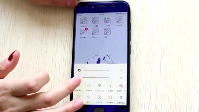 手机玩一会就发烫怎么解决_手机发烫继续玩会爆炸吗_手机发烫伤害手机吗