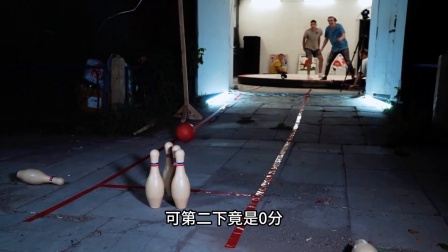 外国人挑战玩手机的游戏_外国小哥玩游戏_外国小伙玩游戏