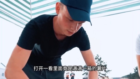 外国小伙玩游戏_外国人挑战玩手机的游戏_外国小哥玩游戏