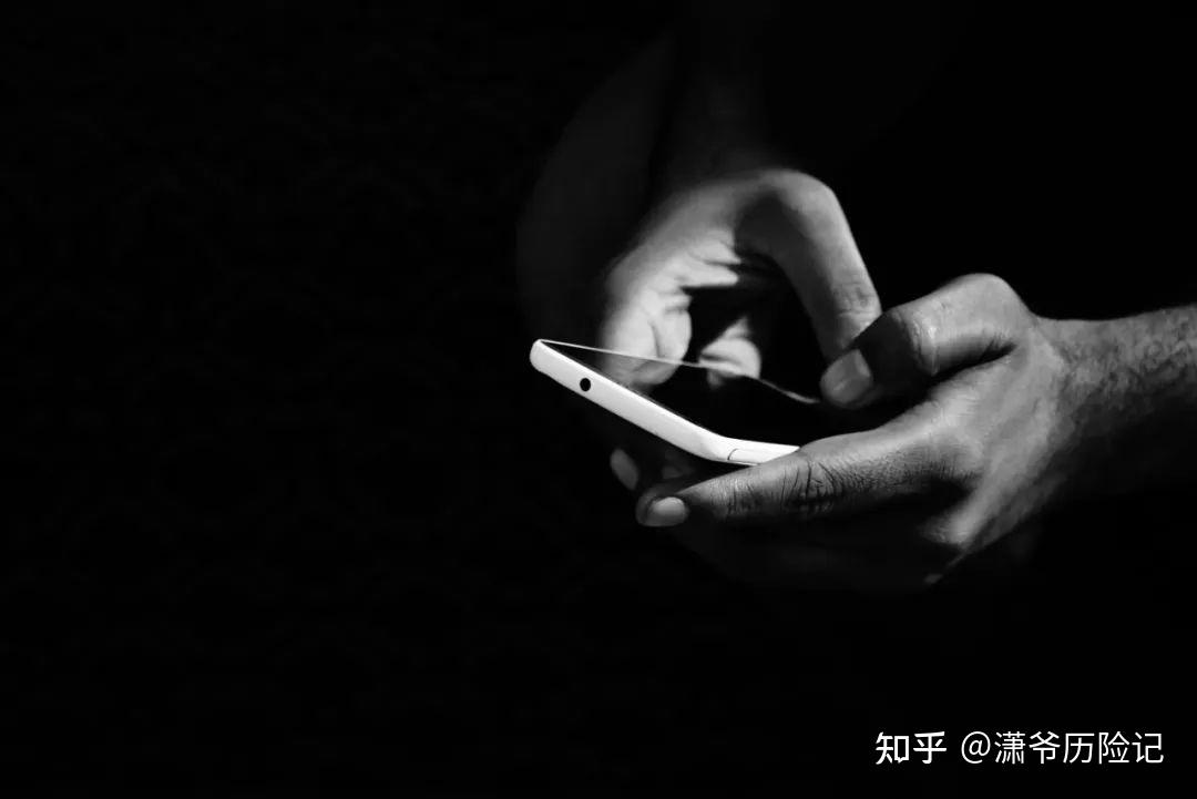 画面玩手机游戏晃眼时黑屏_手机玩游戏晃屏怎么办_玩游戏时手机画面晃眼