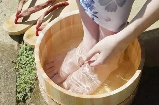 玩游戏出手汗脚汗_玩手机游戏脚会出汗怎么办_玩手机手出汗影响游戏